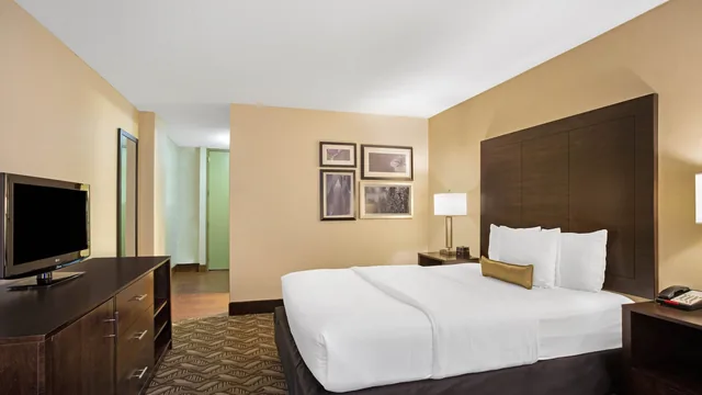 La Quinta Inn & Suites by Wyndham Springfield MA photo 8