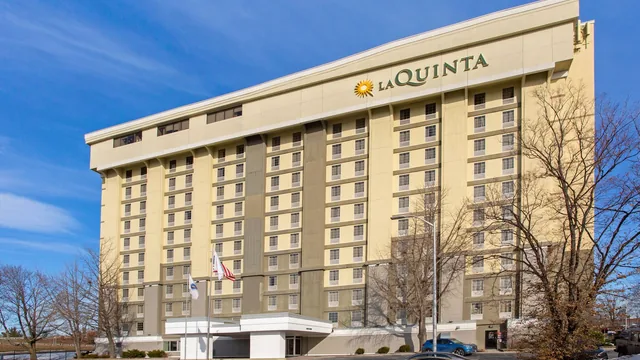 La Quinta Inn & Suites by Wyndham Springfield MA photo 9