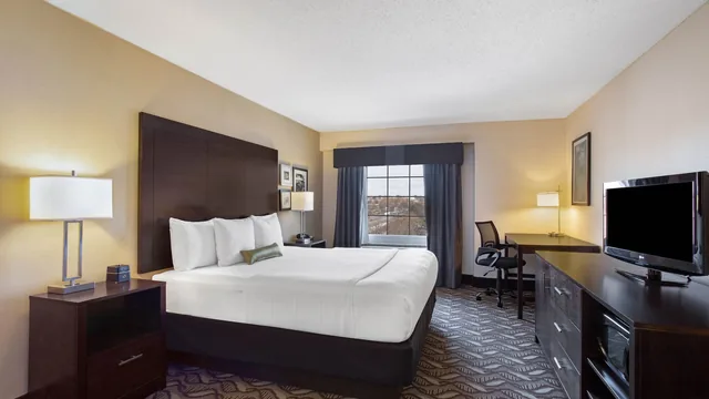 La Quinta Inn & Suites by Wyndham Springfield MA photo 10