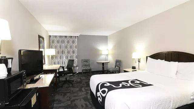 La Quinta Inn & Suites by Wyndham Springfield South photo 3
