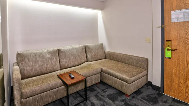 La Quinta Inn & Suites by Wyndham Springfield South photo 6