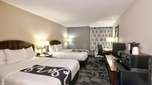 La Quinta Inn & Suites by Wyndham Springfield South photo 8