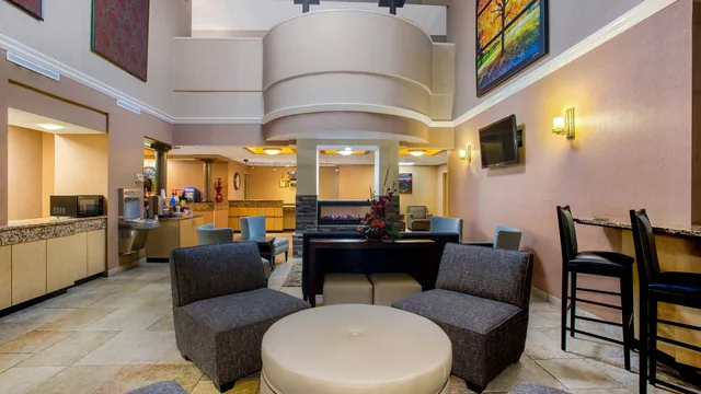 La Quinta Inn & Suites by Wyndham Springfield South photo 9