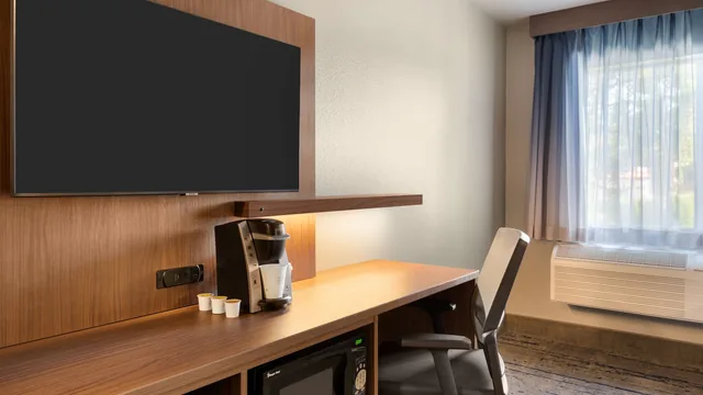 La Quinta Inn & Suites by Wyndham Springfield photo 7