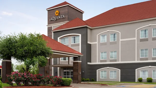 La Quinta Inn & Suites by Wyndham Stephenville photo 7