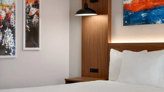 La Quinta Inn & Suites by Wyndham Stephenville photo 8