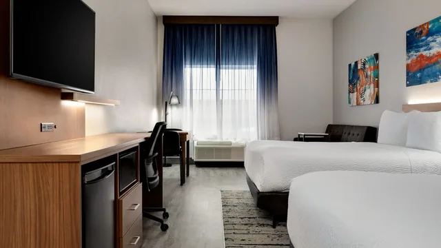La Quinta Inn & Suites by Wyndham Stephenville photo 9