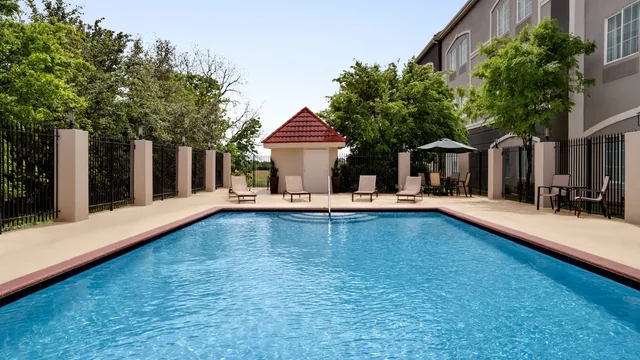 La Quinta Inn & Suites by Wyndham Stephenville photo 10