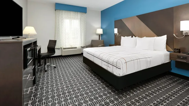 La Quinta Inn & Suites by Wyndham Sulphur Springs photo 4