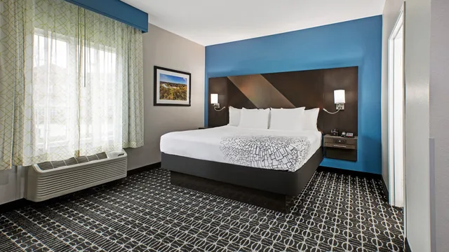 La Quinta Inn & Suites by Wyndham Sulphur Springs photo 5