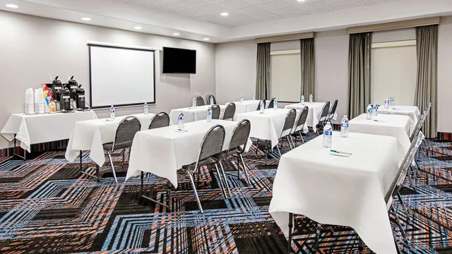 La Quinta Inn & Suites by Wyndham Sulphur Springs photo 7