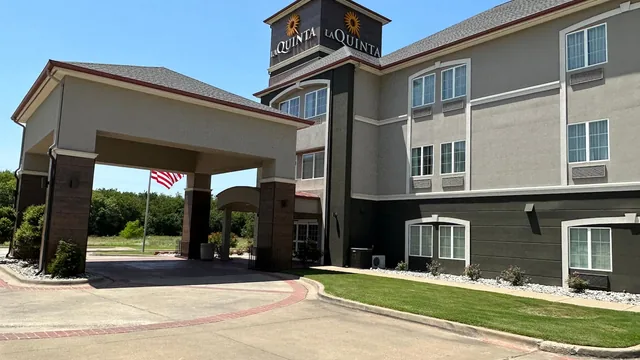 La Quinta Inn & Suites by Wyndham Sulphur Springs photo 8