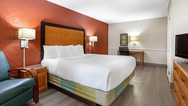 La Quinta Inn Tampa Airport Stadium Westshore photo 4