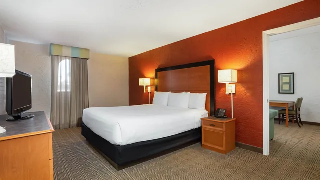 La Quinta Inn Tampa Airport Stadium Westshore photo 12