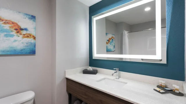 La Quinta Inn & Suites by Wyndham Tampa Central photo 10