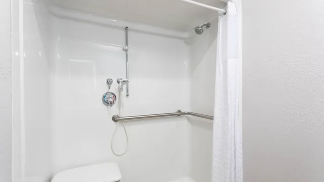 La Quinta Inn & Suites by Wyndham Tampa Central photo 11
