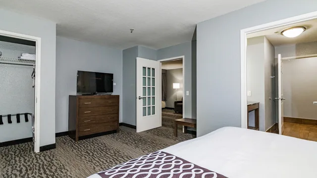 La Quinta Inn & Suites by Wyndham Tomball photo 9