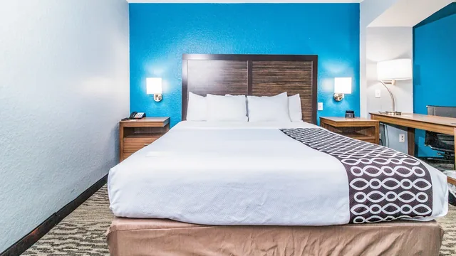 La Quinta Inn & Suites by Wyndham Tomball photo 12