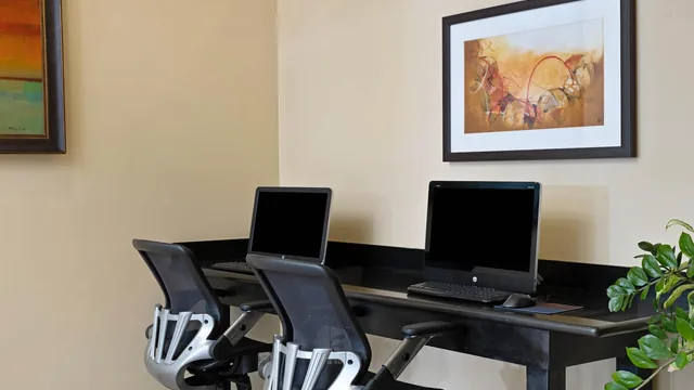 La Quinta Inn & Suites by Wyndham Tucson - Reid Park photo 7