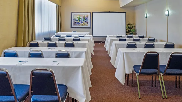 La Quinta Inn & Suites by Wyndham Tucson - Reid Park photo 12