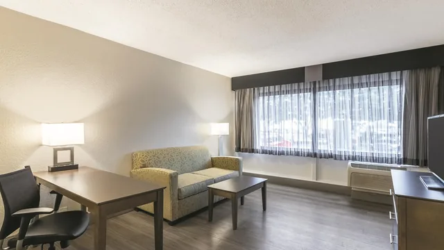 La Quinta Inn & Suites by Wyndham Virginia Beach photo 7