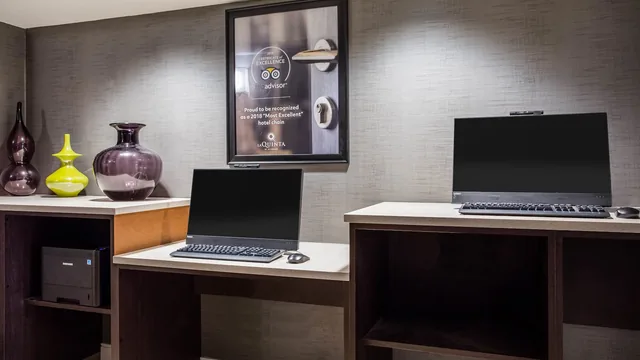 La Quinta Inn & Suites by Wyndham Virginia Beach photo 11