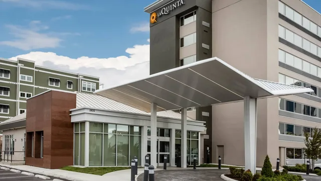 La Quinta Inn & Suites by Wyndham Virginia Beach photo 12