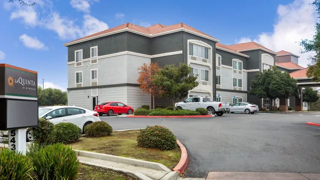 La Quinta Inn & Suites by Wyndham Visalia/Sequoia Gateway photo 7