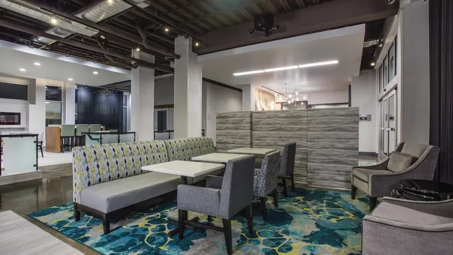 La Quinta Inn & Suites by Wyndham Winchester photo 4