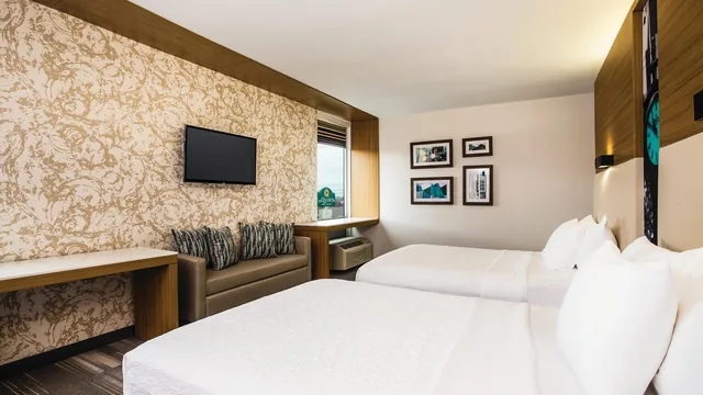La Quinta Inn & Suites by Wyndham Winchester photo 5