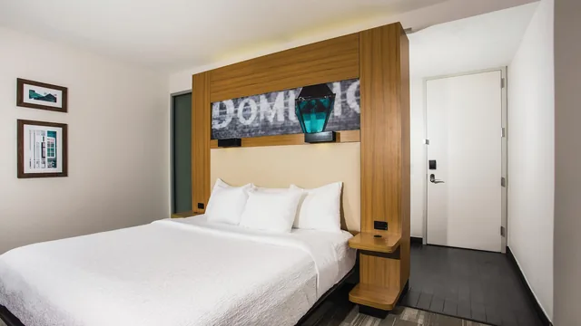 La Quinta Inn & Suites by Wyndham Winchester photo 7