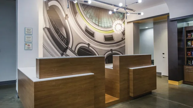 La Quinta Inn & Suites by Wyndham Winchester photo 8
