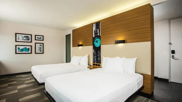 La Quinta Inn & Suites by Wyndham Winchester photo 10