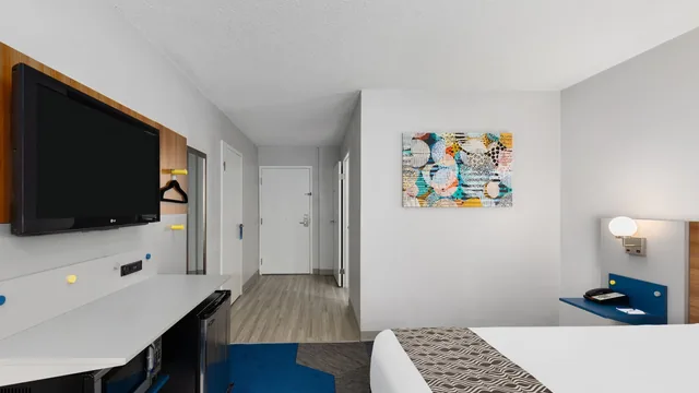Microtel Inn & Suites by Wyndham Bowling Green photo 2