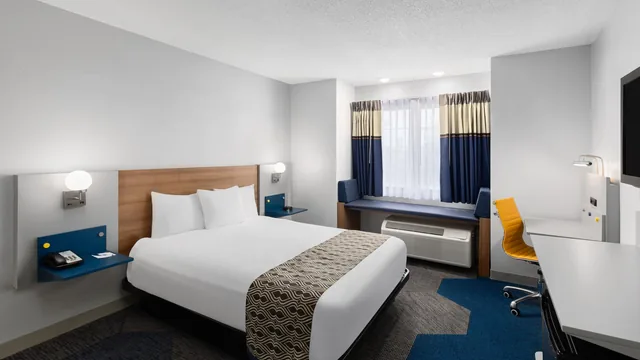 Microtel Inn & Suites by Wyndham Bowling Green photo 4