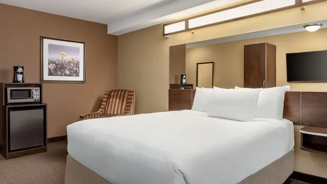 Microtel Inn & Suites by Wyndham Estevan photo 9
