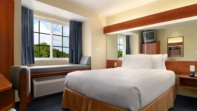 Microtel Inn & Suites by Wyndham Huntsville photo 5