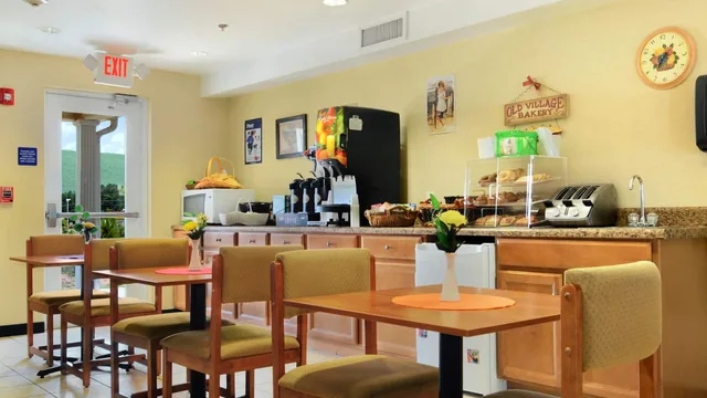 Microtel Inn & Suites by Wyndham Huntsville photo 7