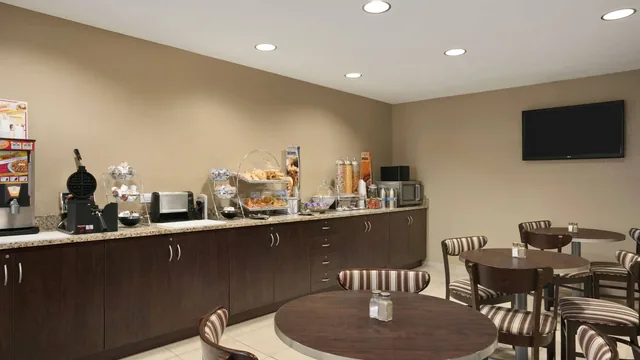 Microtel Inn & Suites By Wyndham Mineral Wells/Parkersburg photo 2