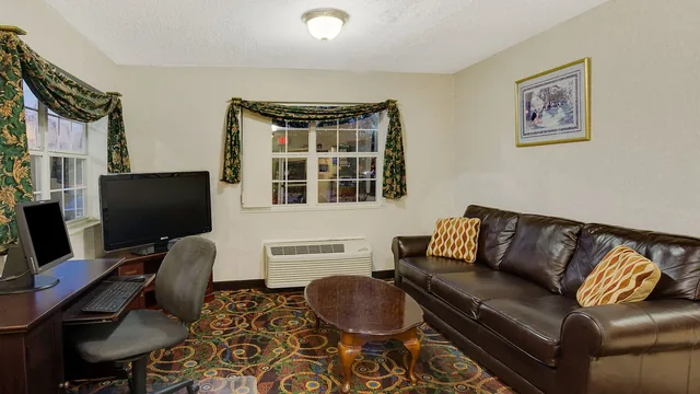 Microtel Inn & Suites by Wyndham Murfreesboro photo 9