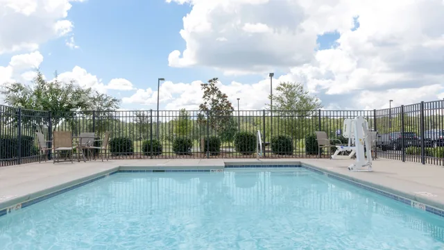 Microtel Inn & Suites by Wyndham Ozark photo 7