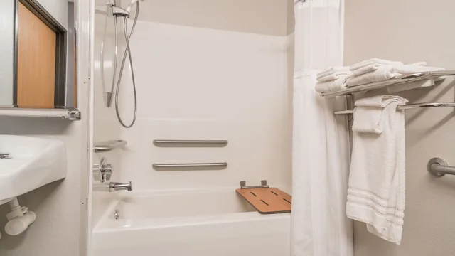 Microtel Inn & Suites by Wyndham Springfield photo 6