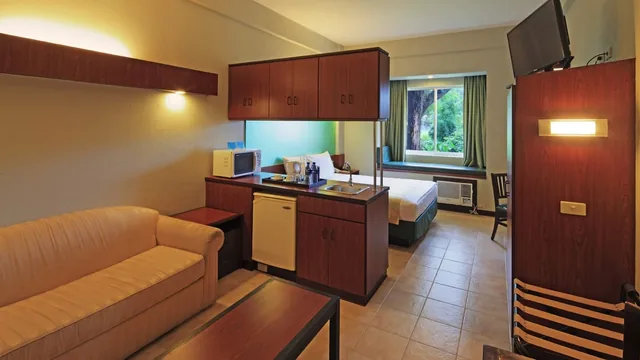 Microtel by Wyndham Tarlac photo 2