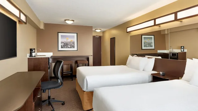 Microtel Inn & Suites by Wyndham Weyburn photo 5
