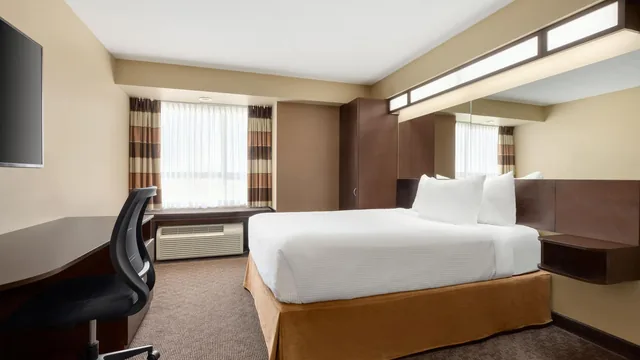 Microtel Inn & Suites by Wyndham Weyburn photo 8