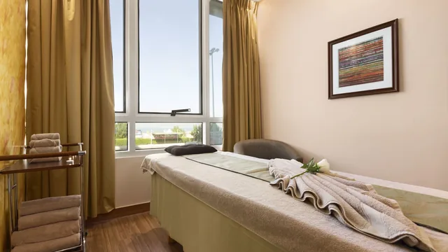 Ramada by Wyndham Beach Hotel Ajman photo 5