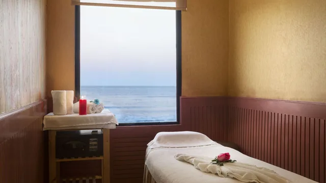 Ramada by Wyndham Beach Hotel Ajman photo 8