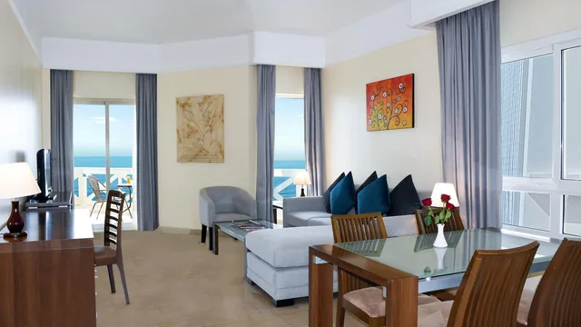 Ramada by Wyndham Beach Hotel Ajman photo 9