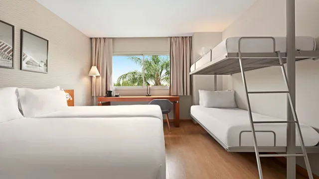 Ramada by Wyndham Valencia Almussafes photo 4