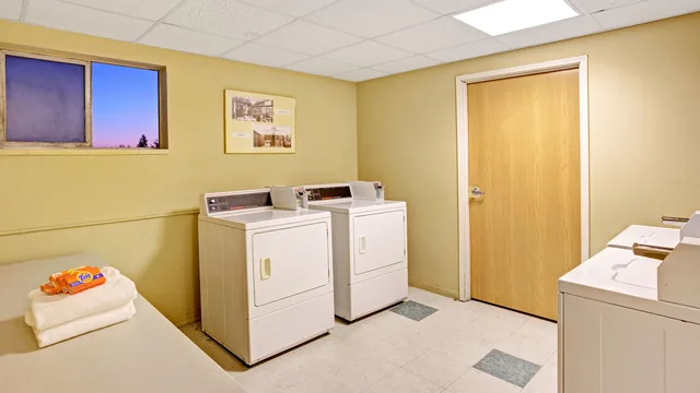 Ramada by Wyndham Anchorage Downtown photo 6